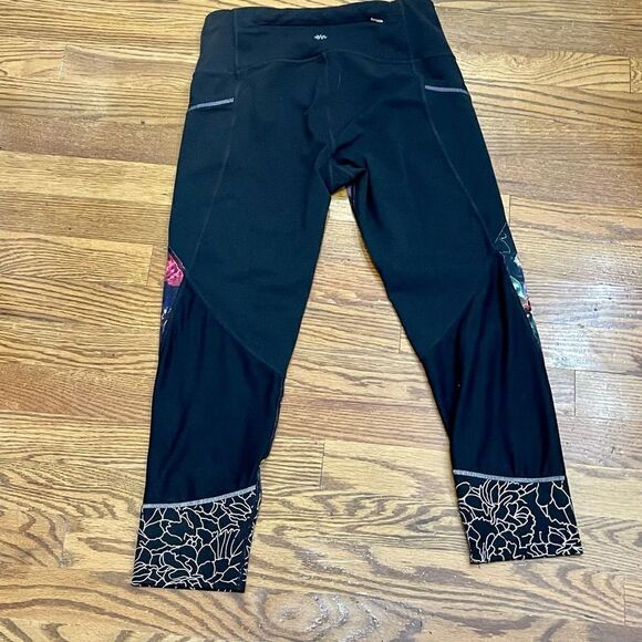 Athleta Black Orchid Relay 2.0 Capri - Picture 2 of 6